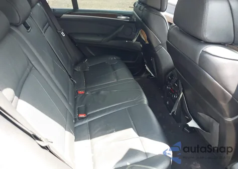 2013 BMW X5 xDrive50I z USA, uszkodzony, nr VIN 5UXZV8C58D0C16717